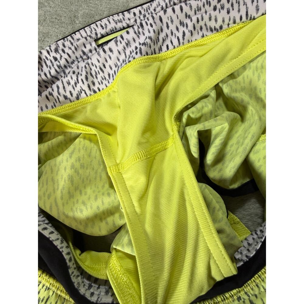 Lululemon Hotty hot size 6 yellow leopard print w liner - Picture 8 of 8
